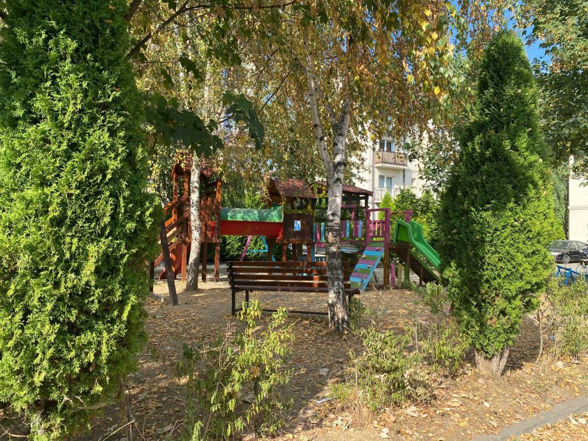 Wanderlust Home Cream, Rasnov Apt For 4, Wifi And Free Parking Exteriér fotografie