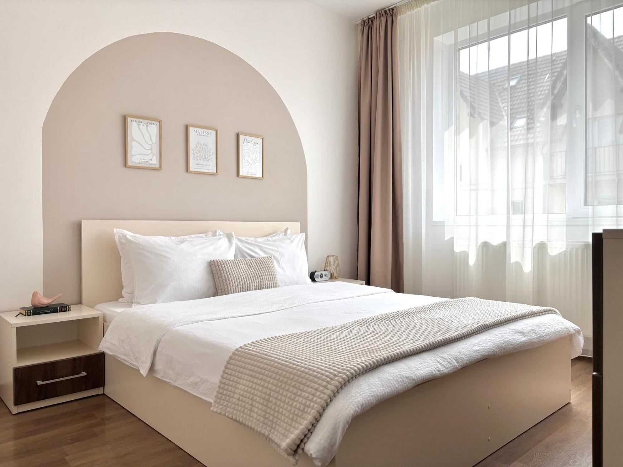Wanderlust Home Cream, Rasnov Apt For 4, Wifi And Free Parking Exteriér fotografie
