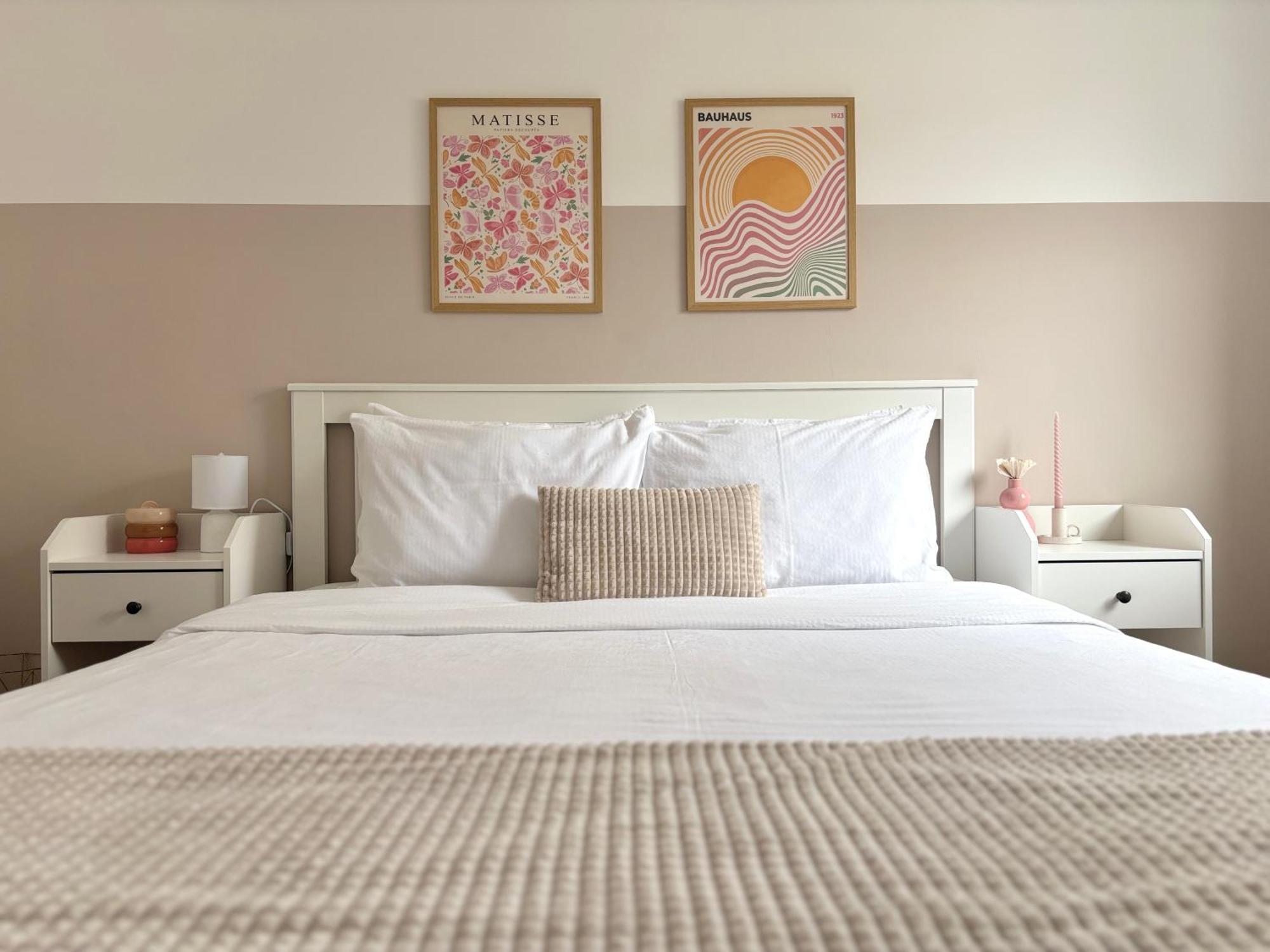 Wanderlust Home Cream, Rasnov Apt For 4, Wifi And Free Parking Exteriér fotografie