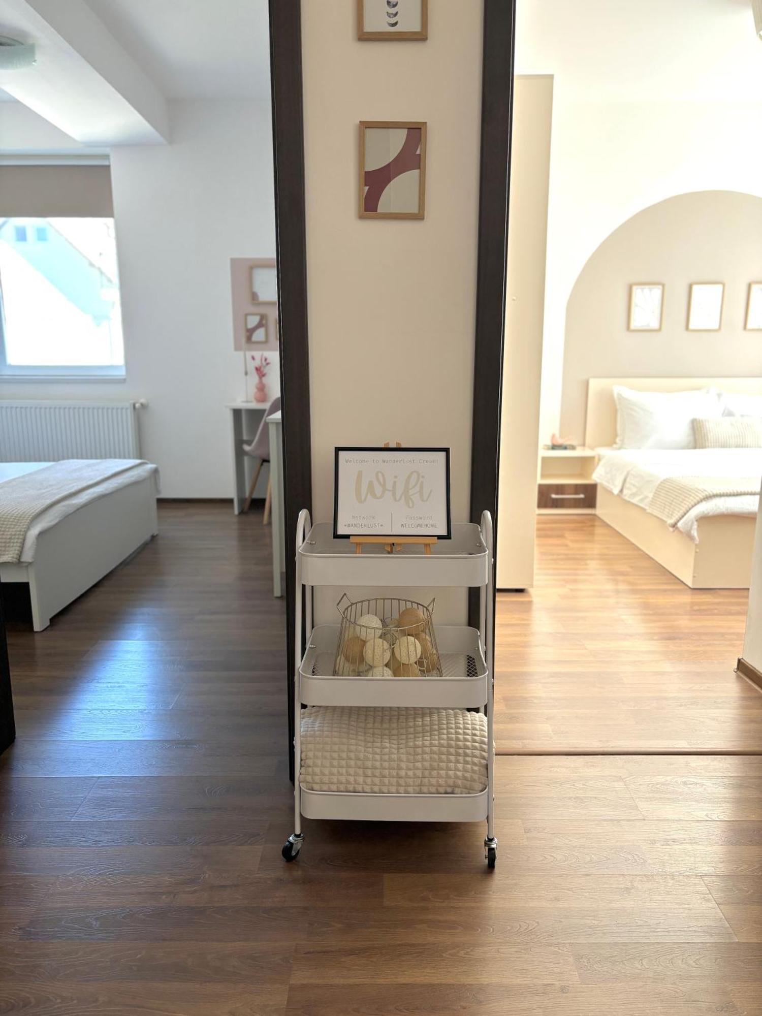 Wanderlust Home Cream, Rasnov Apt For 4, Wifi And Free Parking Exteriér fotografie